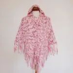 Poncho em Tricô Artesanal com Touca - tam único