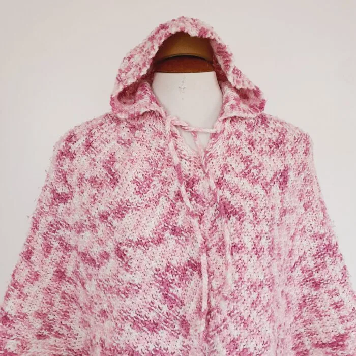 Poncho em Tricô Artesanal com Touca - tam único - Imagem 3