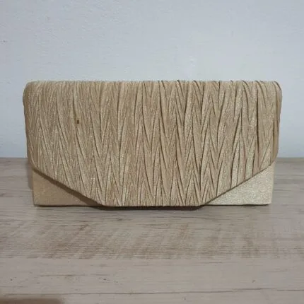 clutch Dourada em Tecido