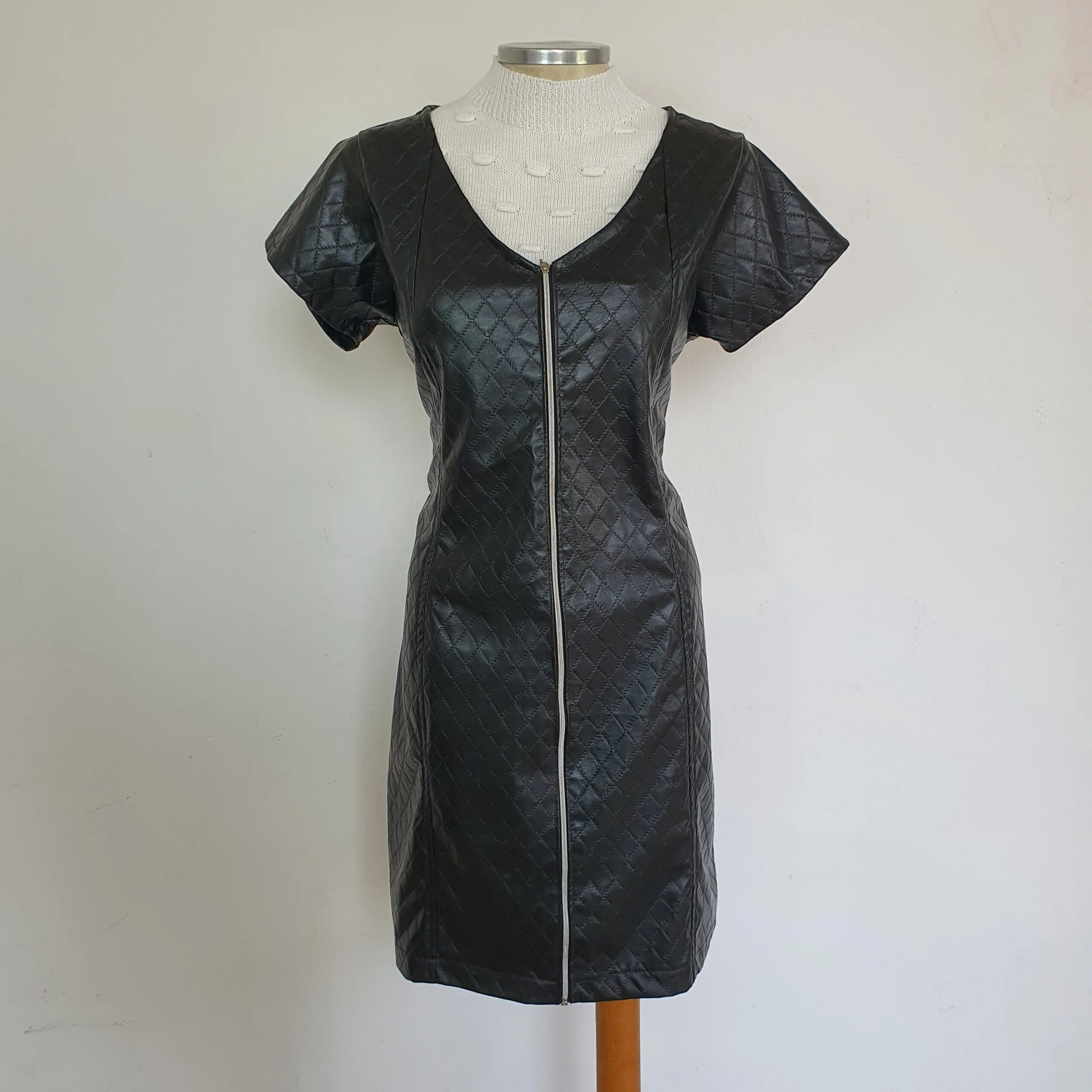 Vestido Preto em Corino - tam G