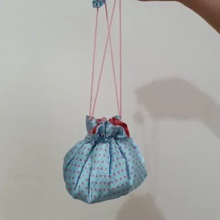 Bolsinha antiga de cetim
