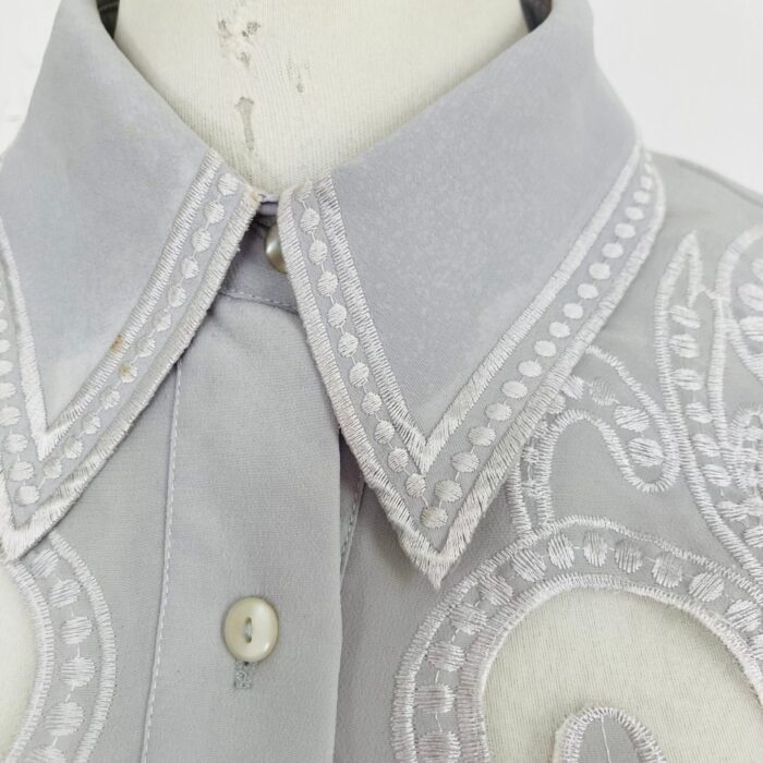 Camisa Vintage Cinza Bordada - tam G - Imagem 2