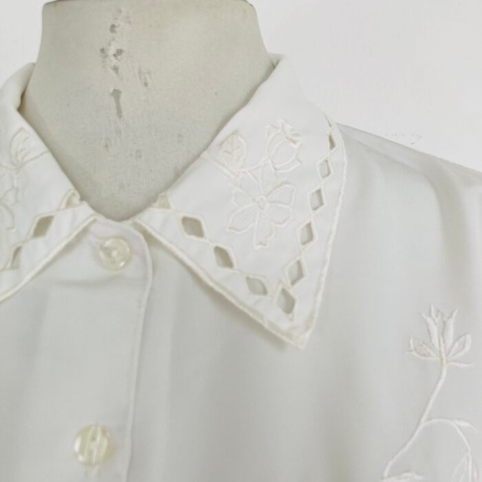 Camisa Vinatge Bordada Branca - tam G/GG - Imagem 4