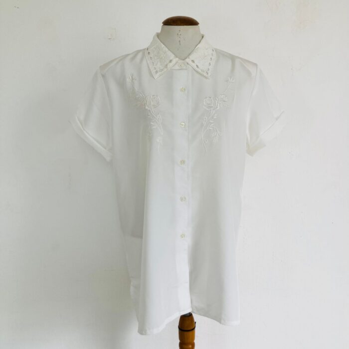 Camisa Vinatge Bordada Branca - tam G/GG - Imagem 6