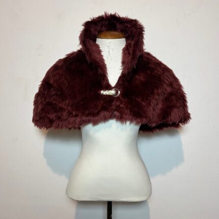 Capa Luxuosa com Gola - tam P