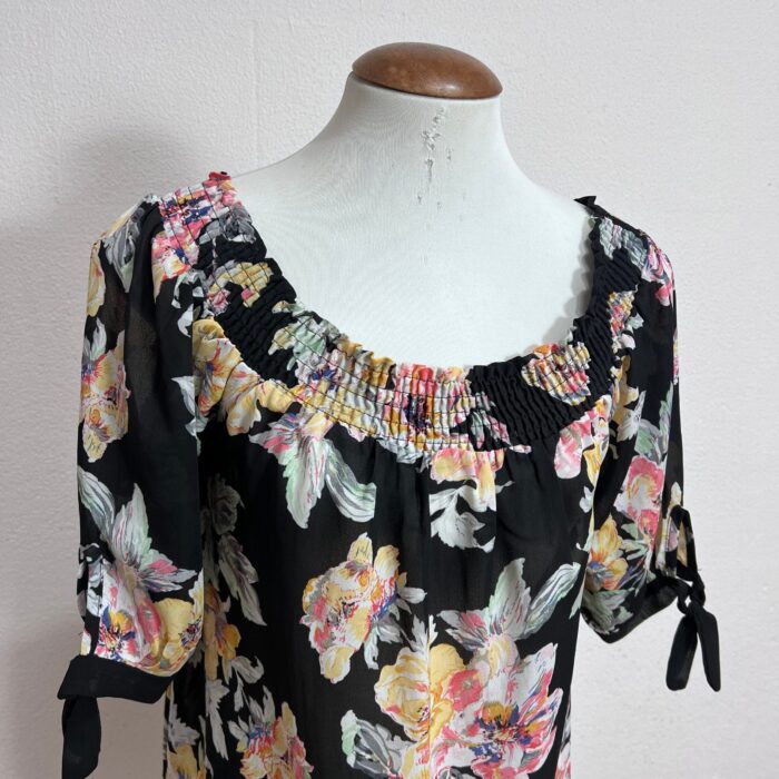 Blusa Preta Floral - Tam G - Imagem 2