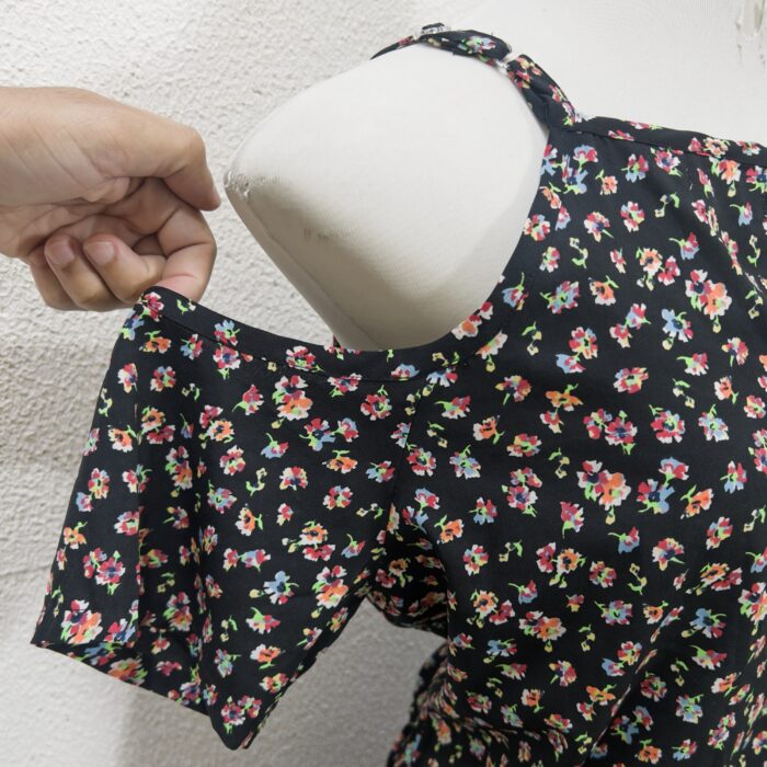 Vestido Preto Floral - Tam M - Imagem 2