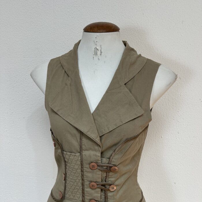 Colete com botões - Tam P - Imagem 2