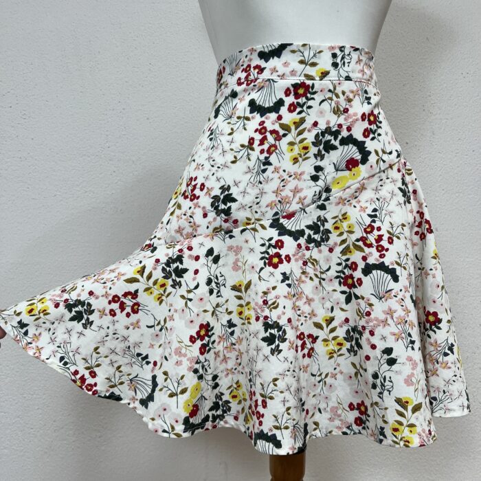 Saia Floral Evasê - Tam P - Imagem 3