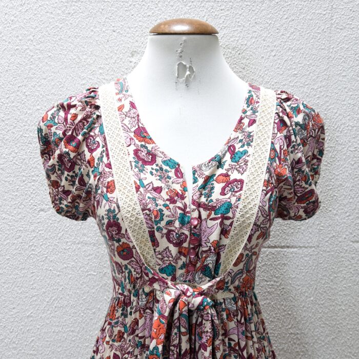 Vestido Floral com Rendas - Tam M - Imagem 2