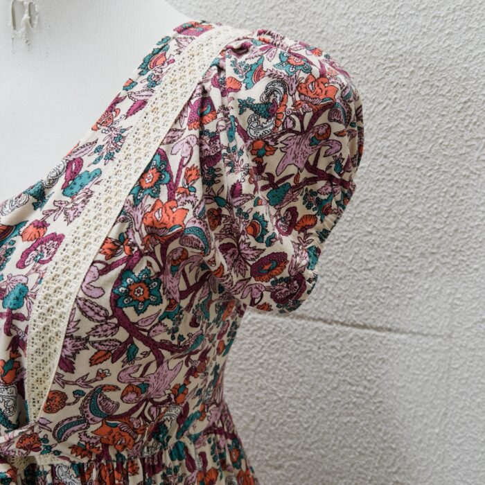 Vestido Floral com Rendas - Tam M - Imagem 3