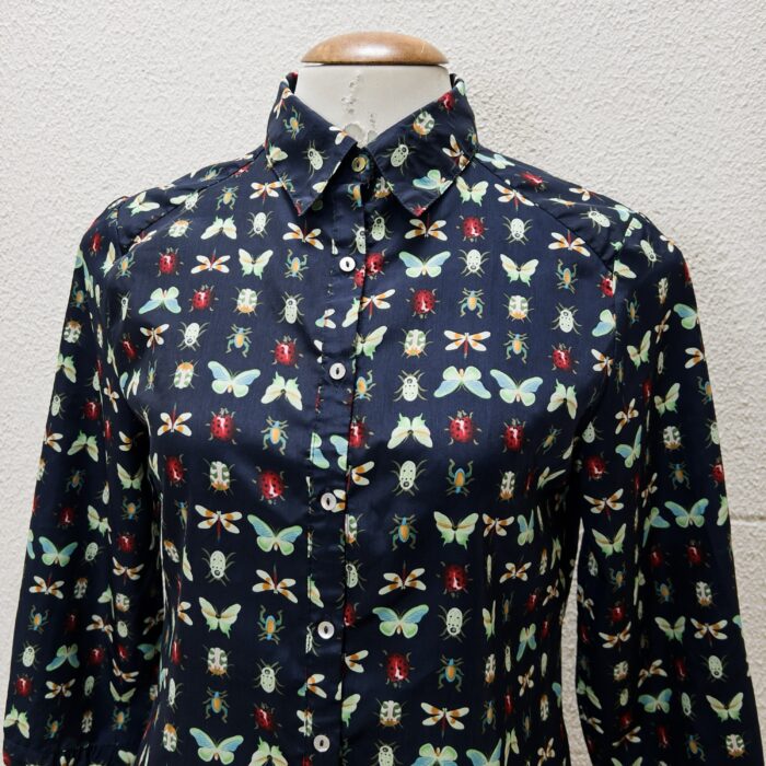 Camisa Preta Estampada - Tam P - Imagem 2
