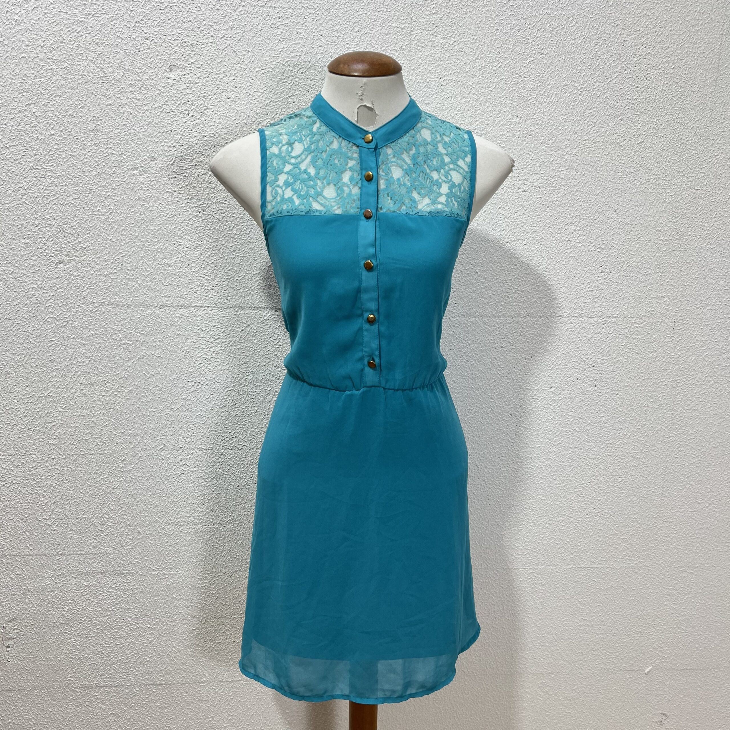 img_7863 Vestido Azul com Rendas - Tam M - Imagem 1