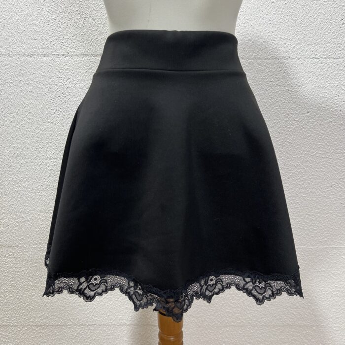 Saia Preta com Rendas - Tam P - Imagem 3