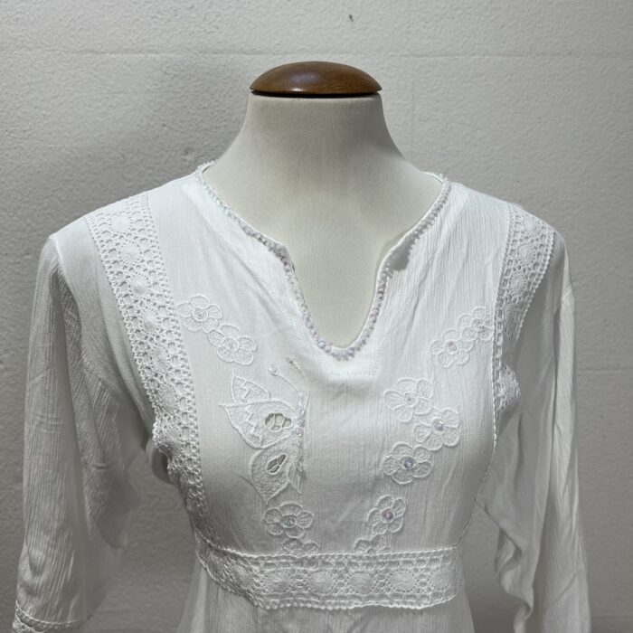 Blusa com Bordados - Tam M - Imagem 2