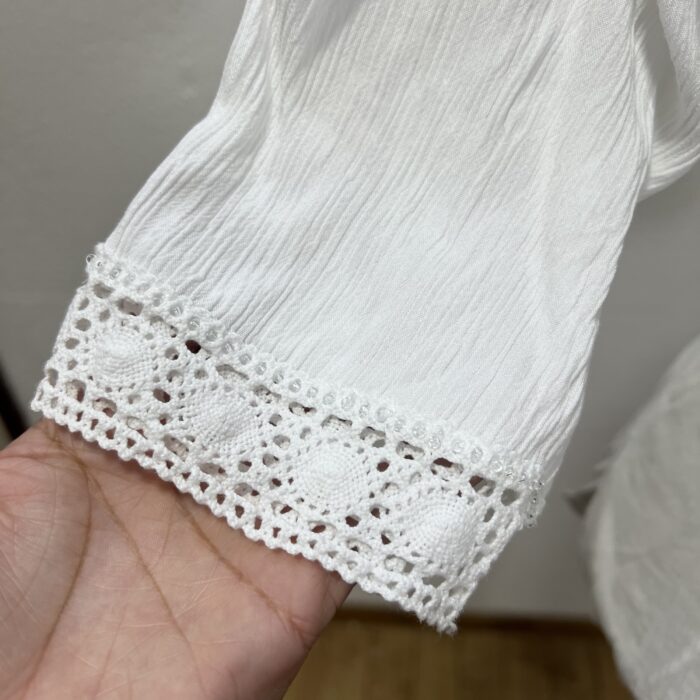 Blusa com Bordados - Tam M - Imagem 3