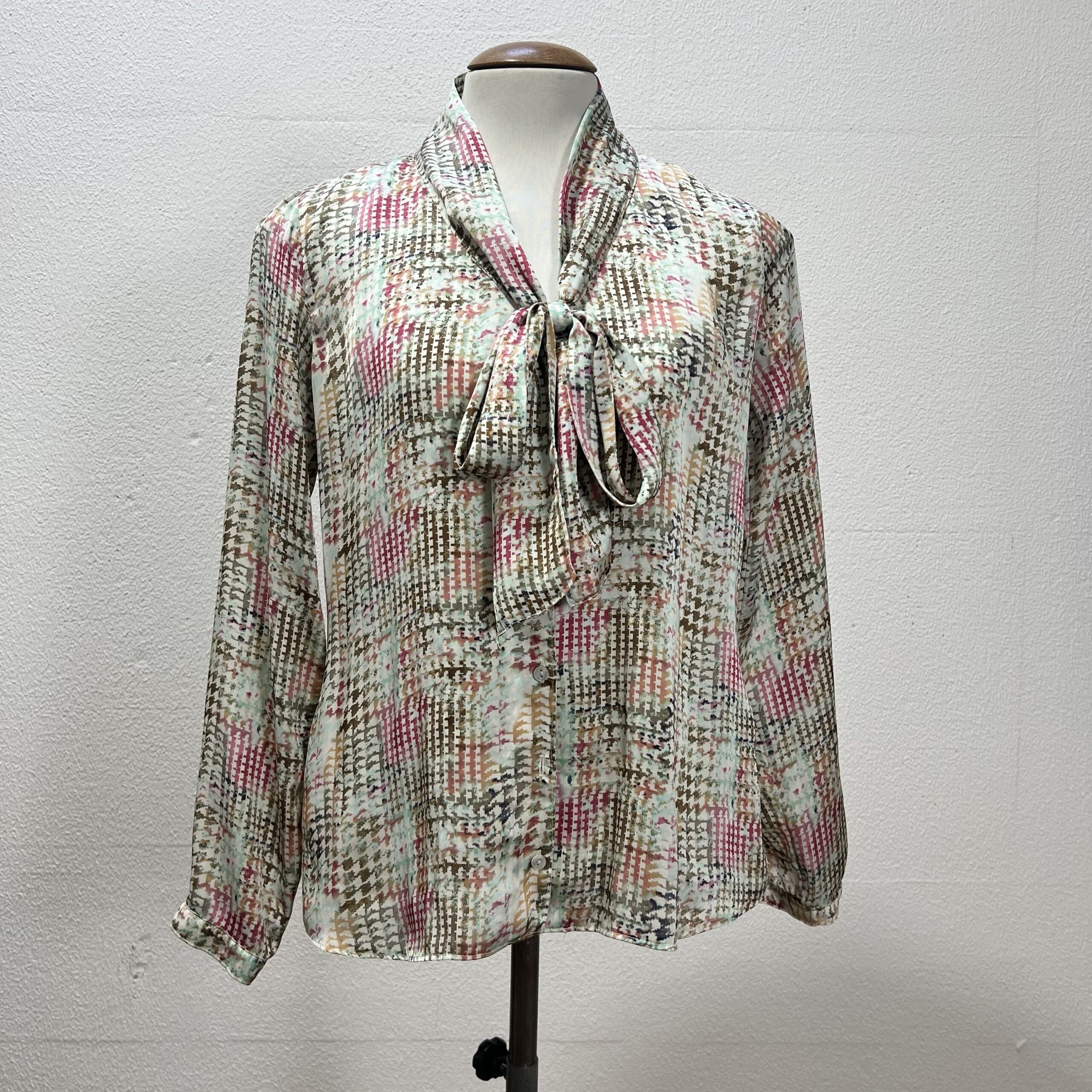 img_8425 Blusa com Laço - Tam P - Imagem 1