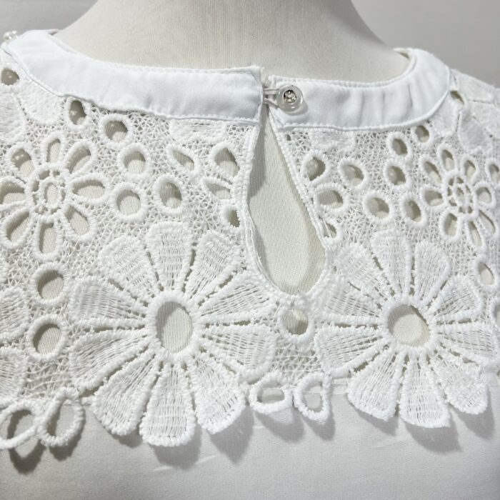 Blusa branca com bordados - Tam M - Imagem 3