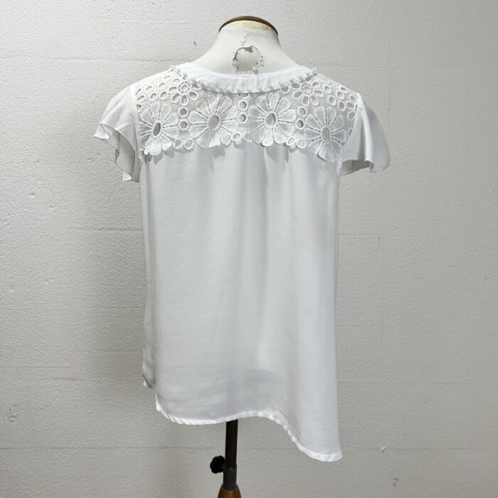 Blusa branca com bordados - Tam M - Imagem 5