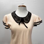Blusa Salmão com Rendas - Tam P - Imagem 2
