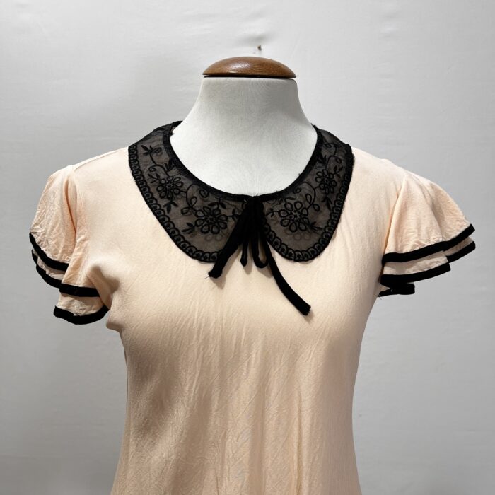 Blusa Salmão com Rendas - Tam P - Imagem 2