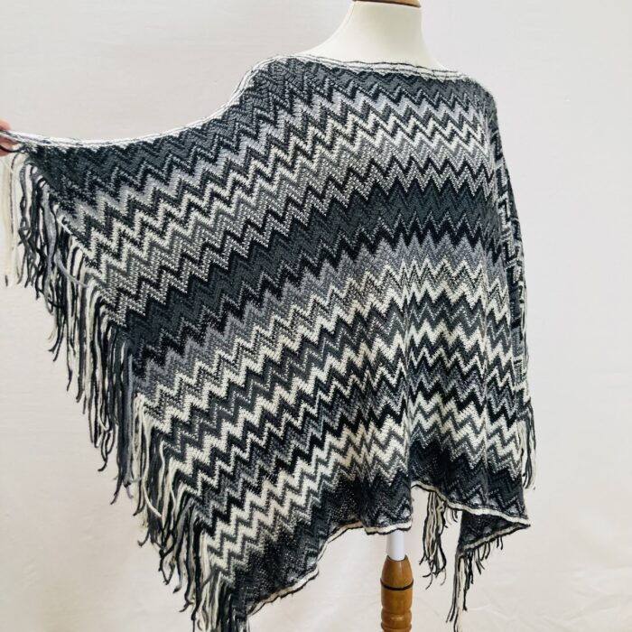 Poncho com Franjas - tam Único - Imagem 3