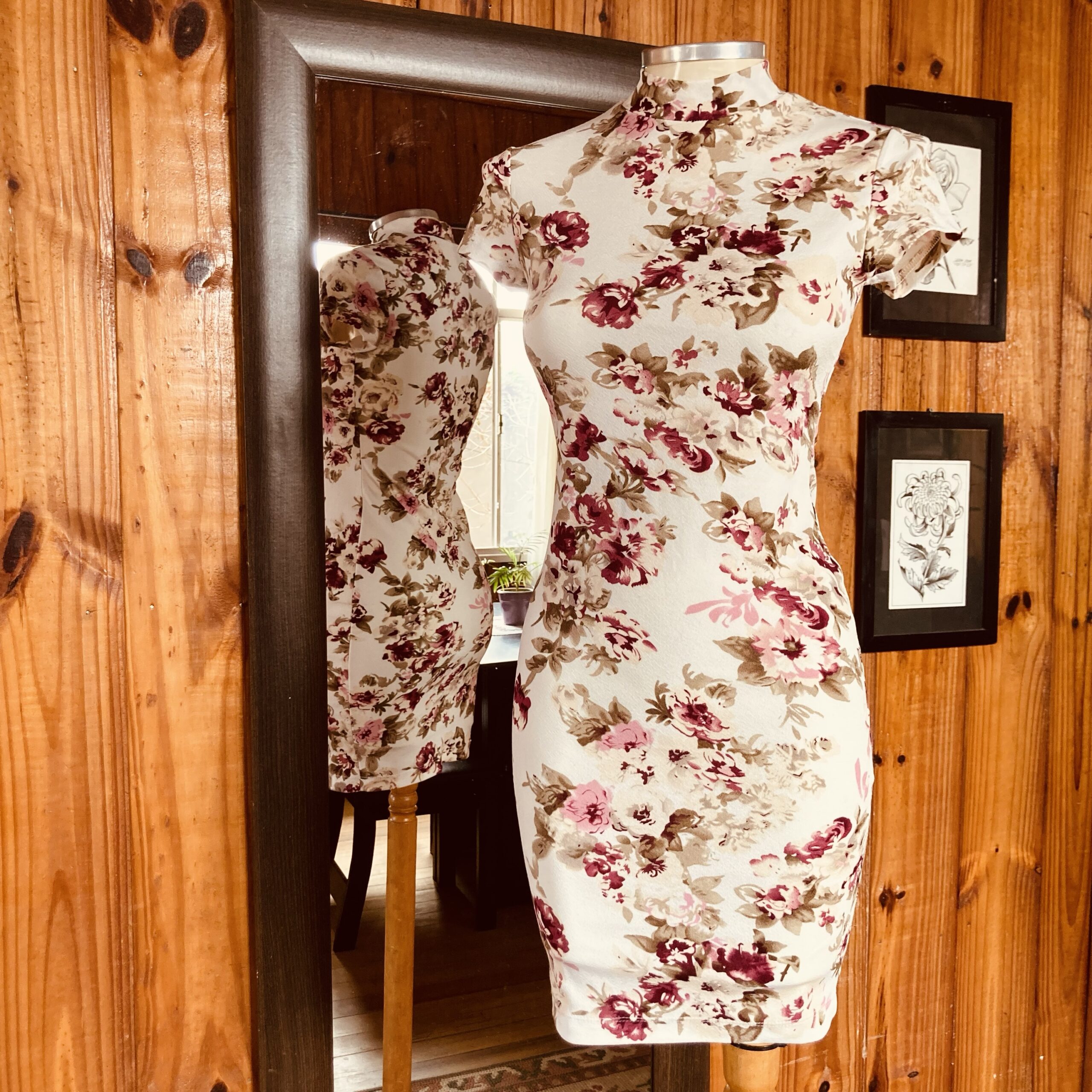 img_7243 Vestido Justo Floral - tam P - Imagem 1
