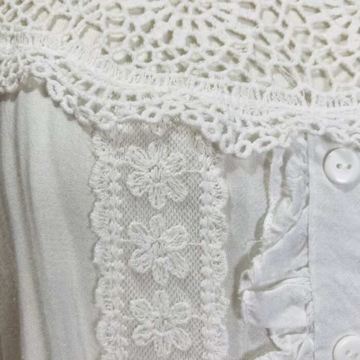Blusa Branca com Rendas e Crochê - tam G - Imagem 2