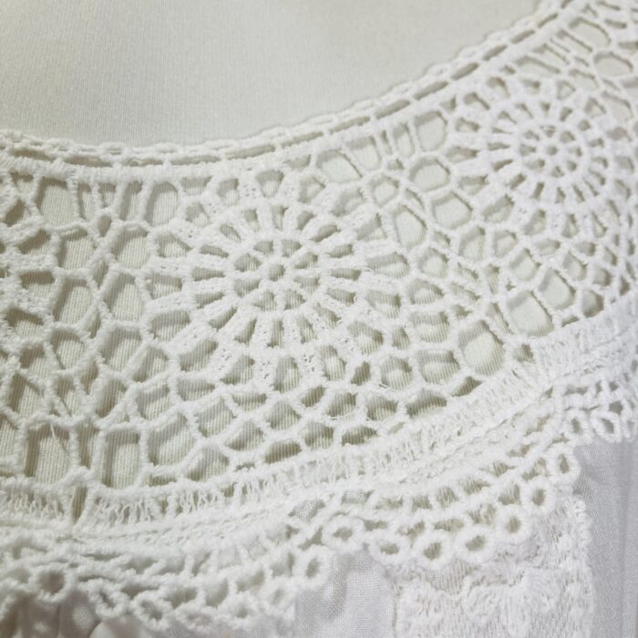 Blusa Branca com Rendas e Crochê - tam G - Imagem 4
