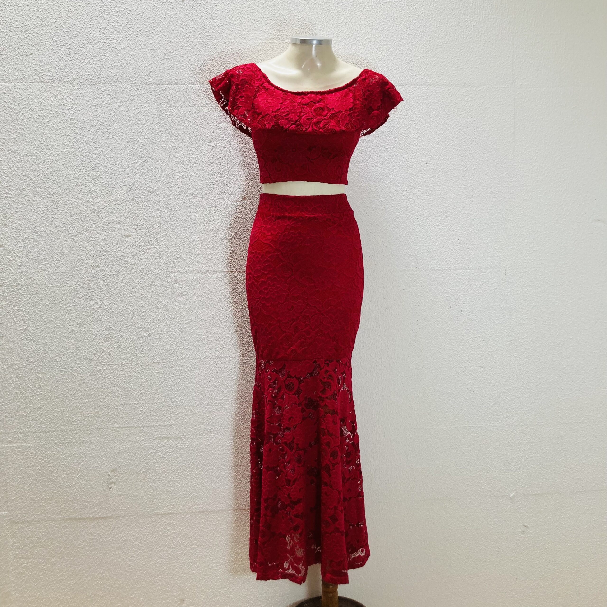 Saia e blusa em renda vermelha – tam M