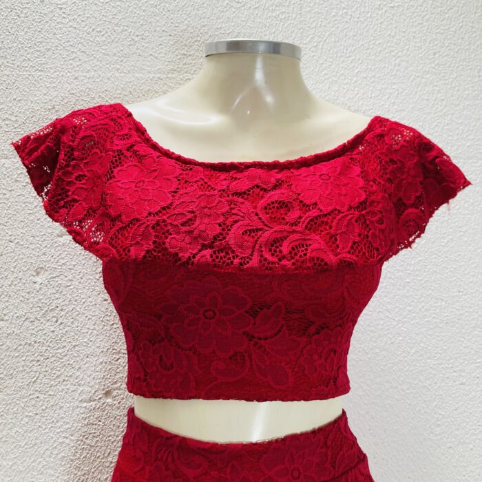 Saia e blusa em renda vermelha - tam M - Imagem 2