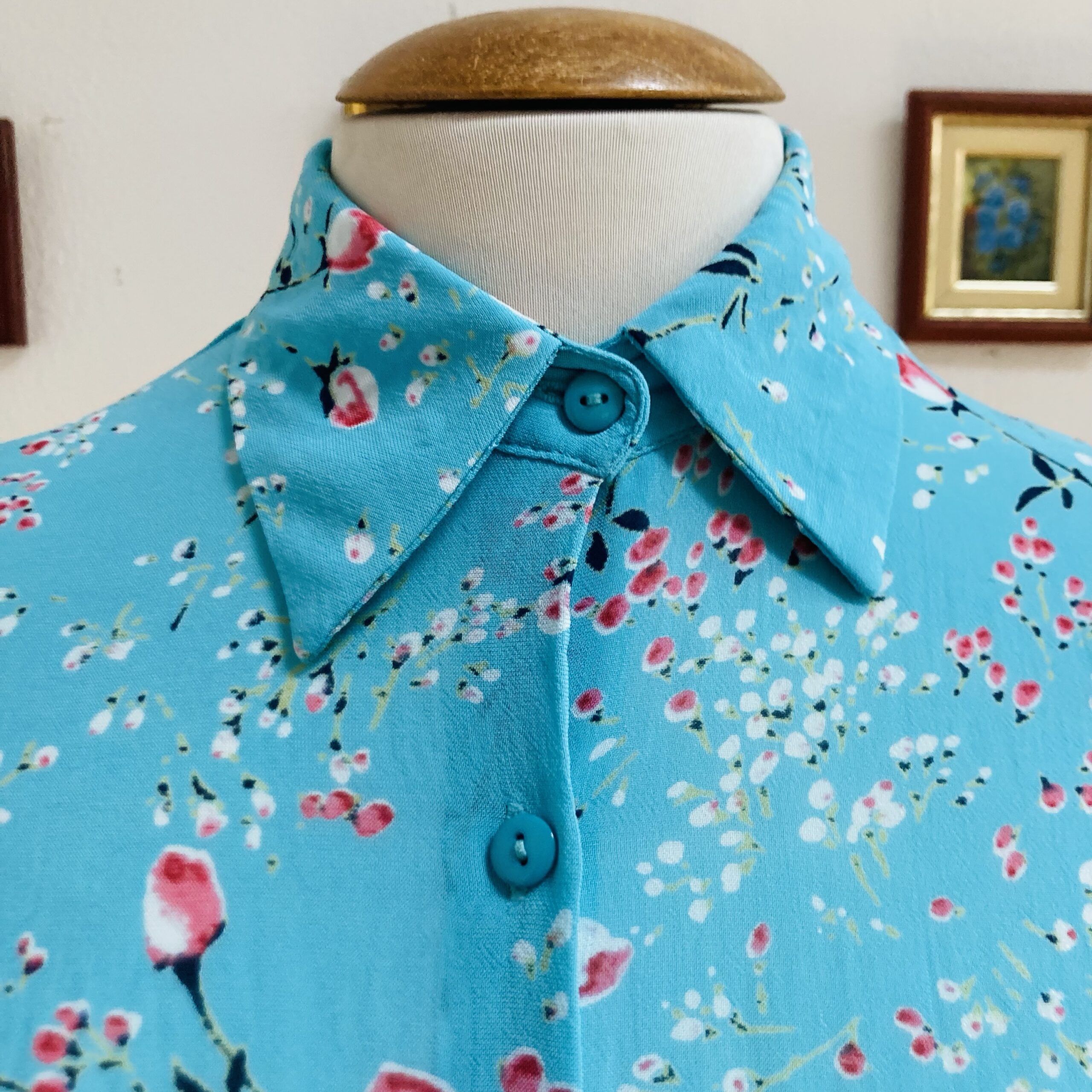 Blusa Seda Azul Floral - tam P - Imagem 3