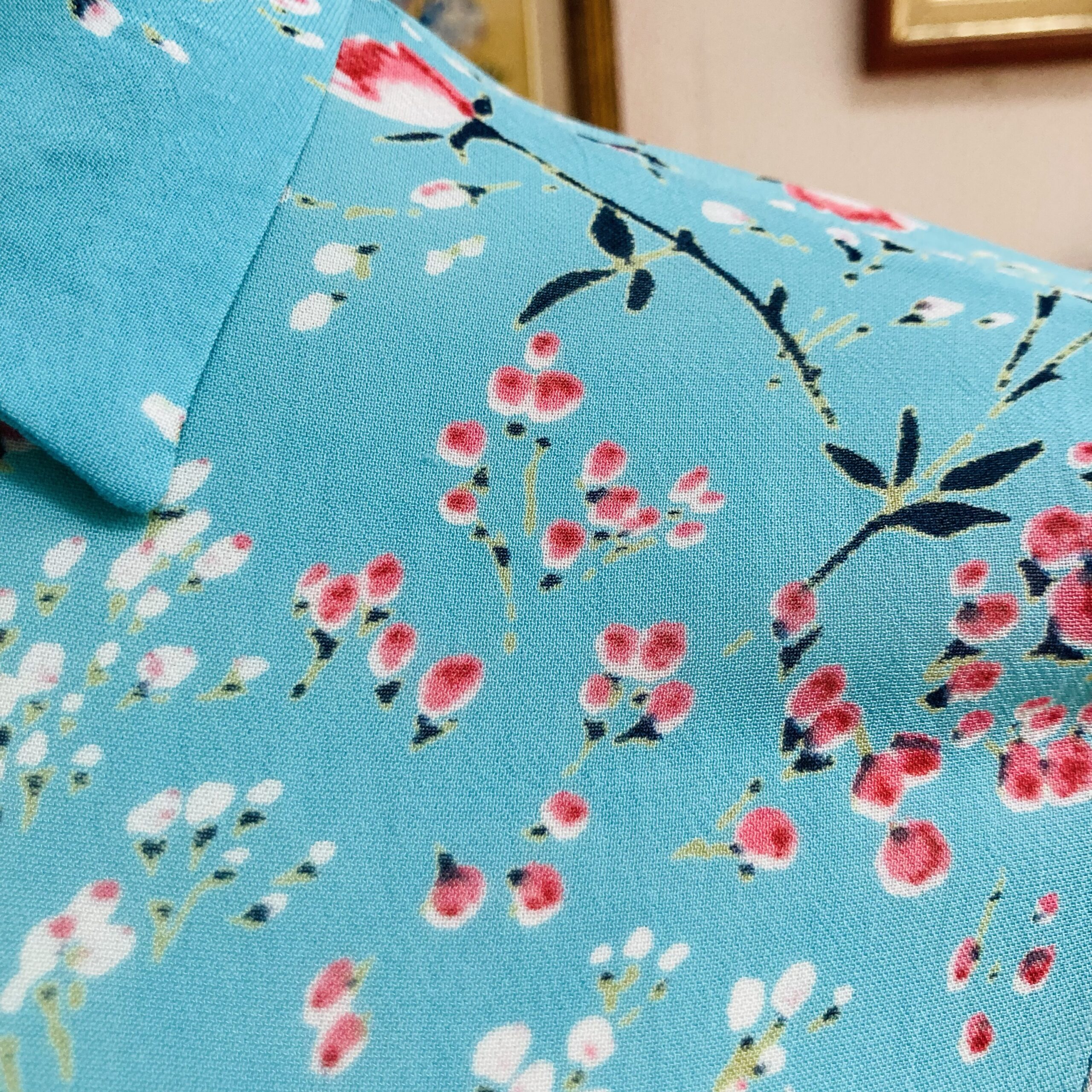 Blusa Seda Azul Floral - tam P - Imagem 4