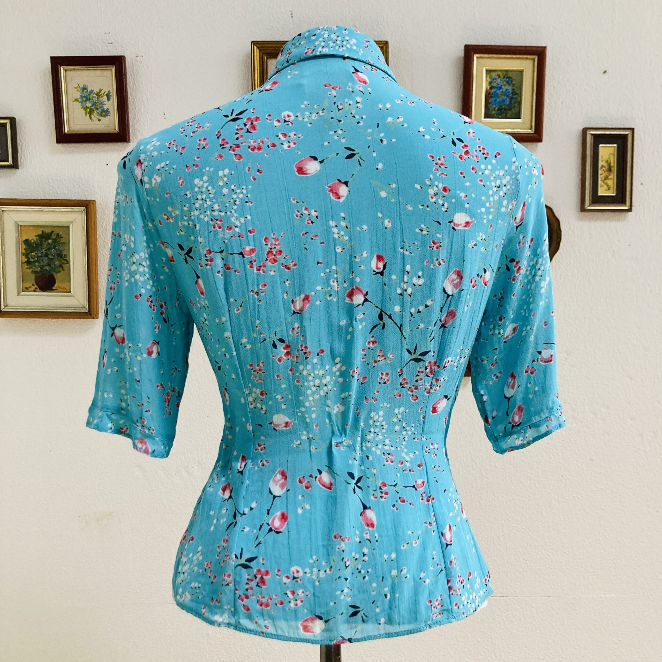 Blusa Seda Azul Floral - tam P - Imagem 7